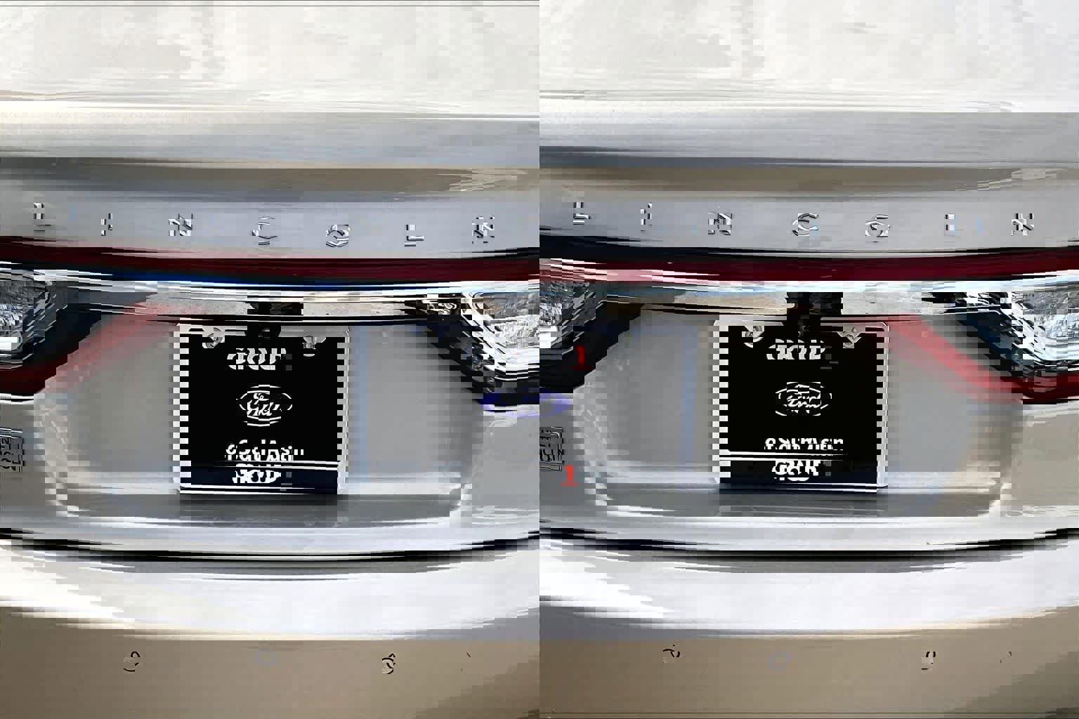 Used 2017 Lincoln Continental Premiere image 31