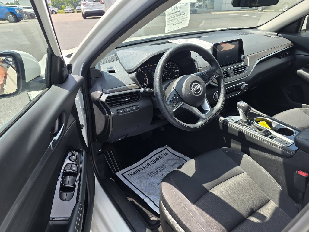Used 2023 Nissan Altima 2.5 SV image 9