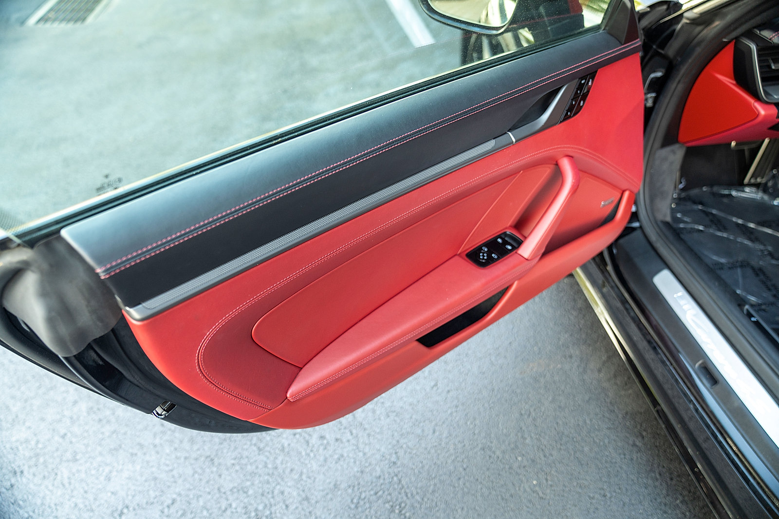 Certified 2020 Porsche 911 Carrera 4S AWD/4WD image 17