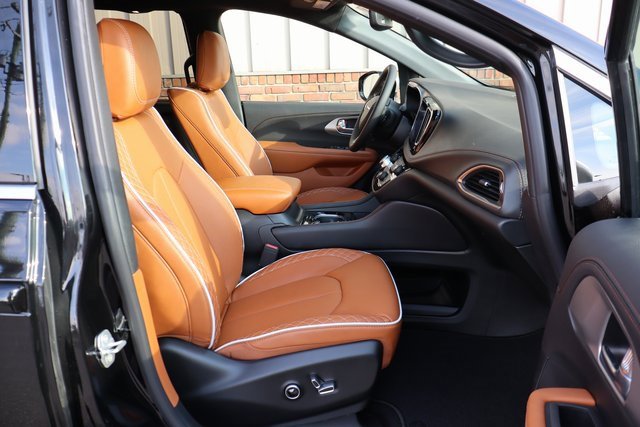 New 2026 Chrysler Pacifica Pinnacle w/ Trailer Tow Group image 63