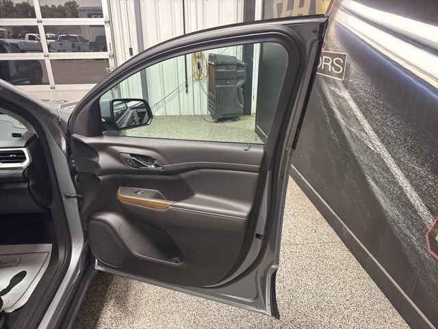 Used 2023 GMC Acadia SLE w/ Driver Convenience Package image 27