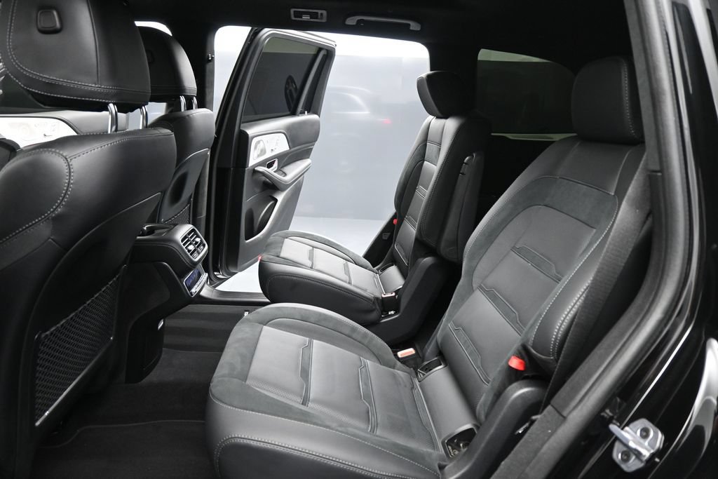 Used 2025 Mercedes-Benz GLS 63 AMG 4MATIC image 17