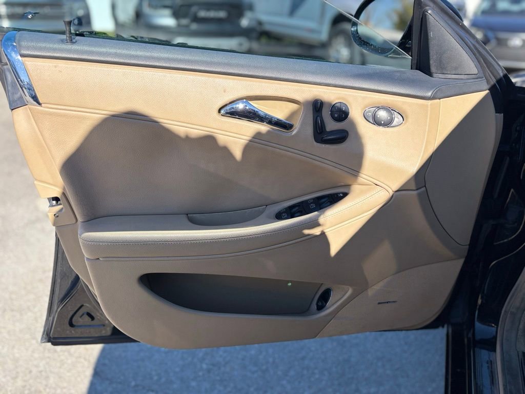 Used 2006 Mercedes-Benz CLS 500 image 8