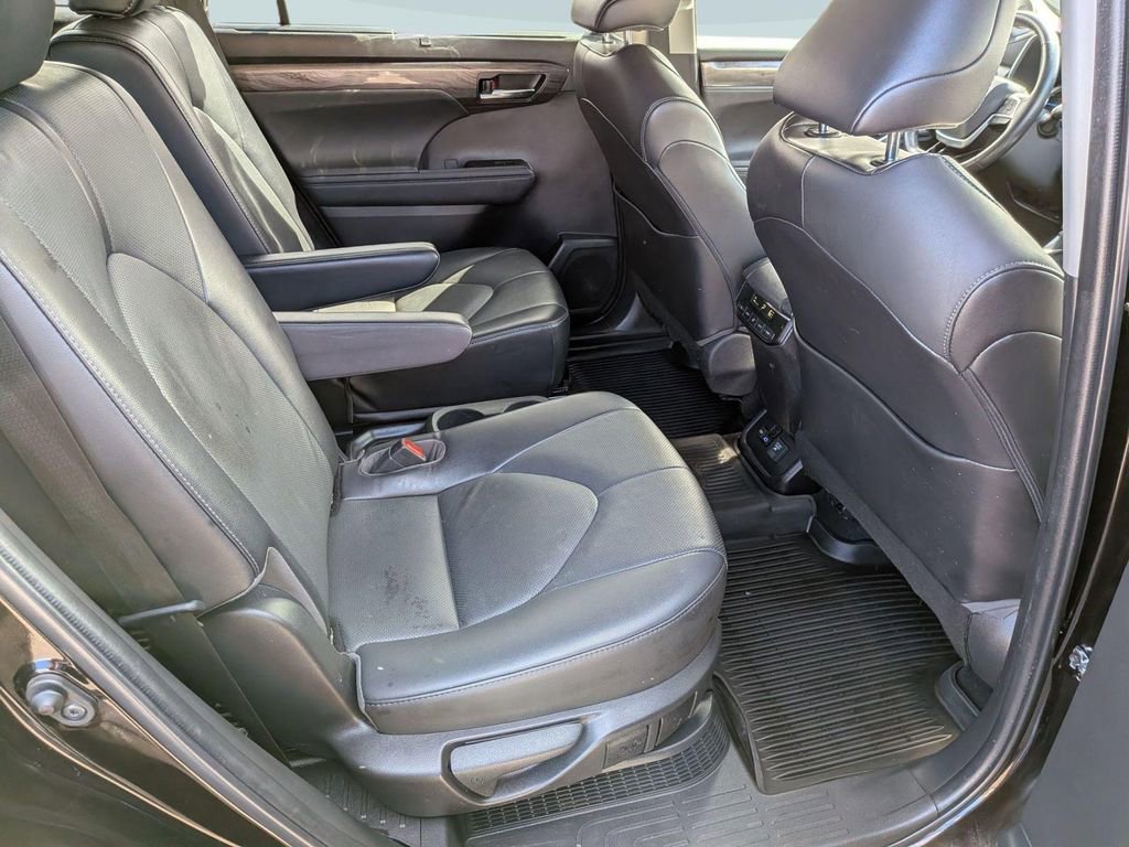 Used 2022 Toyota Highlander Limited image 28