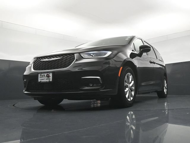 Certified 2025 Chrysler Pacifica Select AWD/4WD image 20