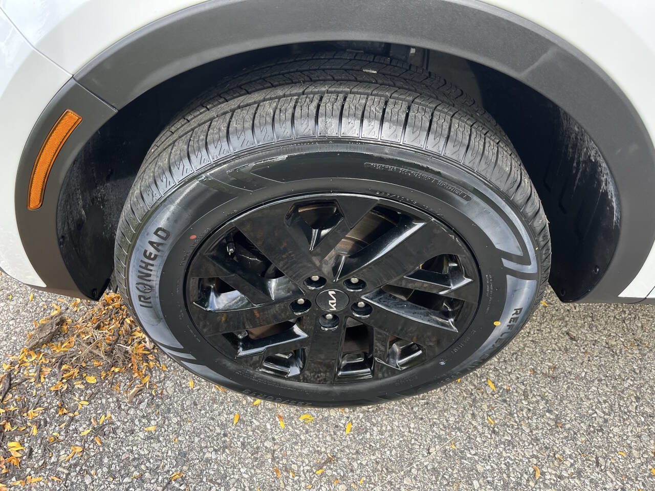 Used 2022 Kia Sorento S w/ Panoramic Sunroof Package image 9