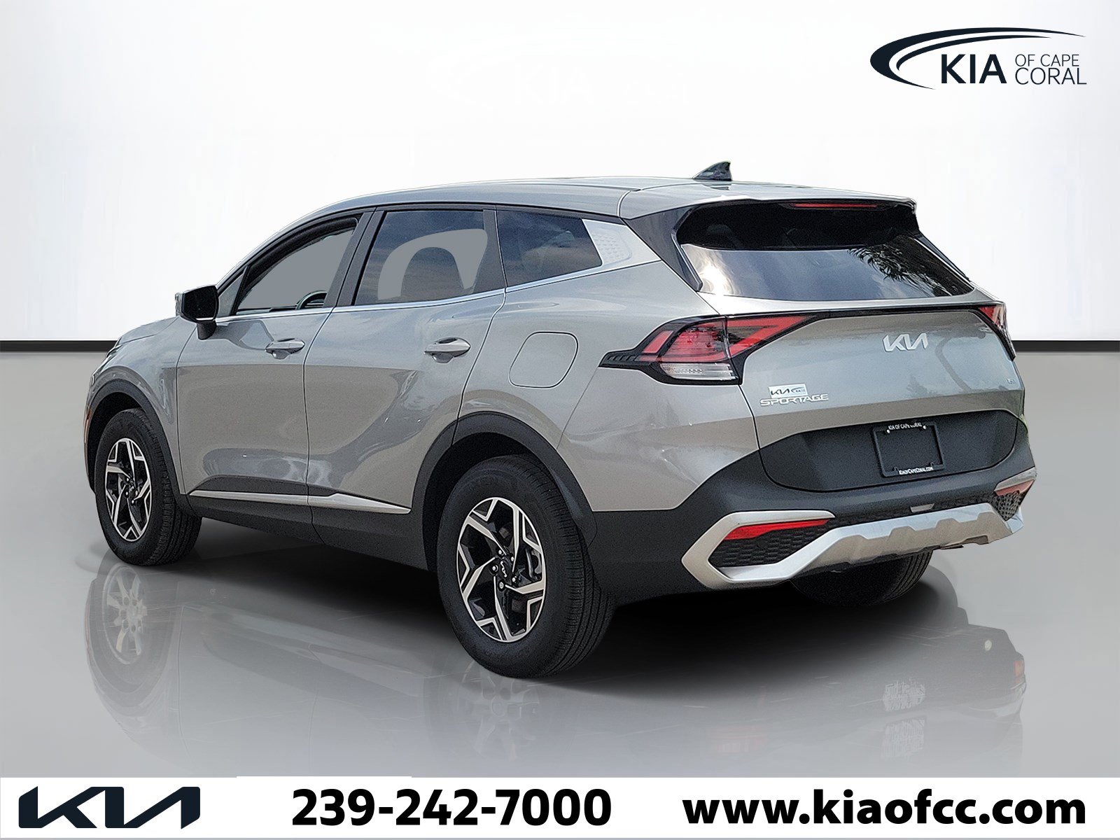 Used 2025 Kia Sportage LX AWD/4WD image 4