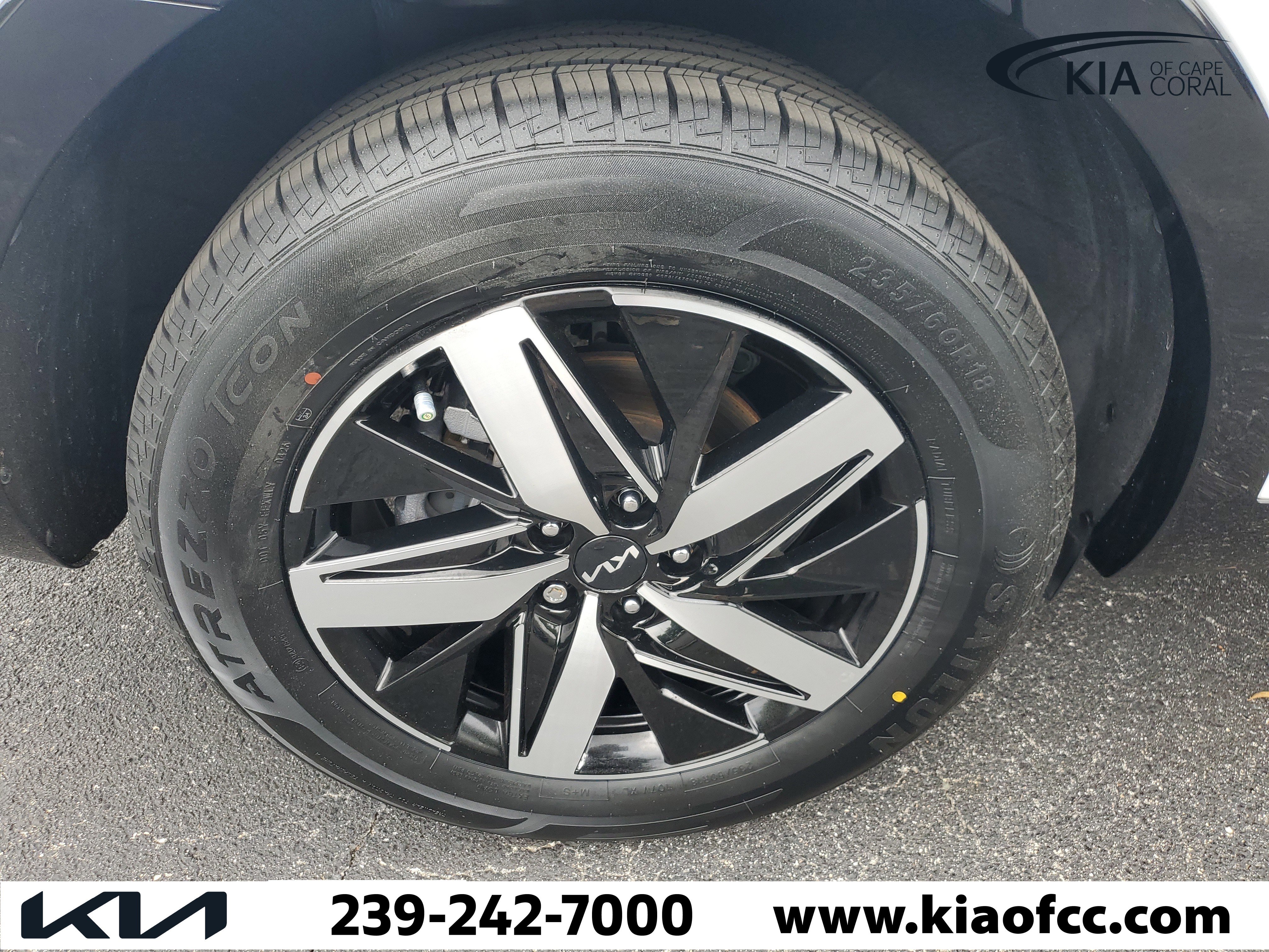 Used 2023 Kia Sorento S w/ Panoramic Sunroof Package FWD image 6
