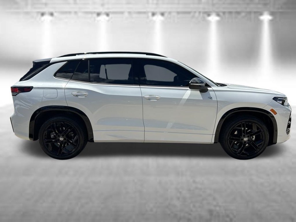Certified 2026 Volkswagen Tiguan SE R-Line FWD image 7
