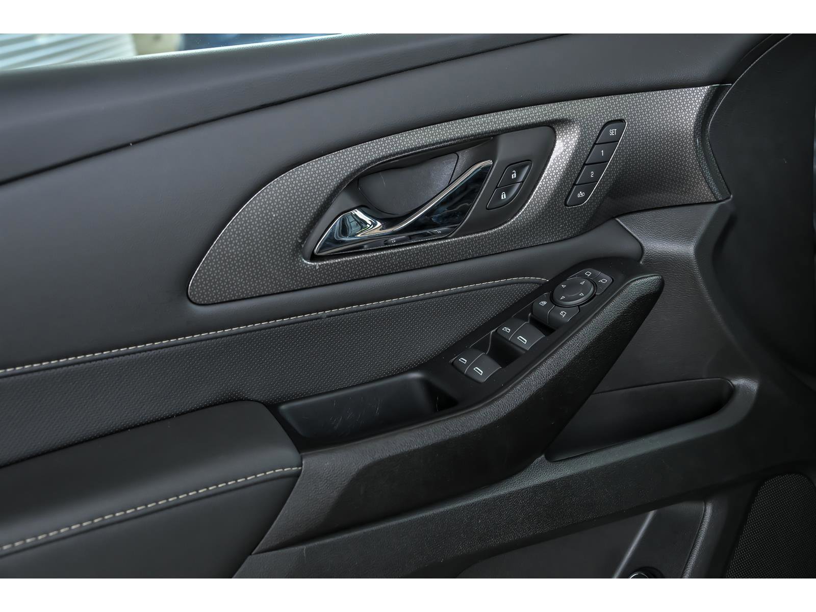 Used 2023 Chevrolet Traverse Premier w/ Redline Edition AWD/4WD image 9