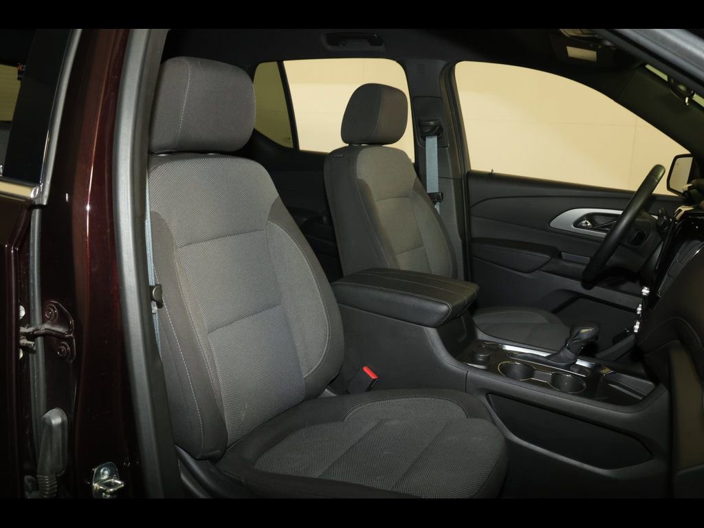 Used 2023 Chevrolet Traverse LT w/ LPO, Floor Liner Package image 32