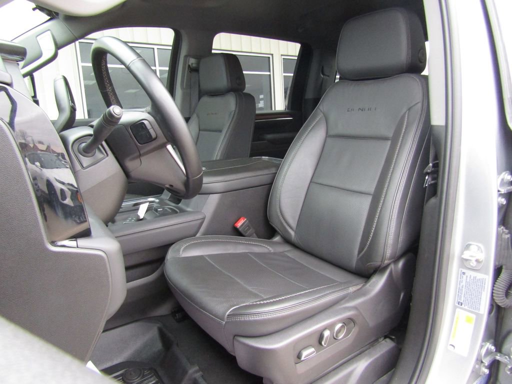 Used 2025 GMC Sierra 2500 Denali w/ Technology Package image 28