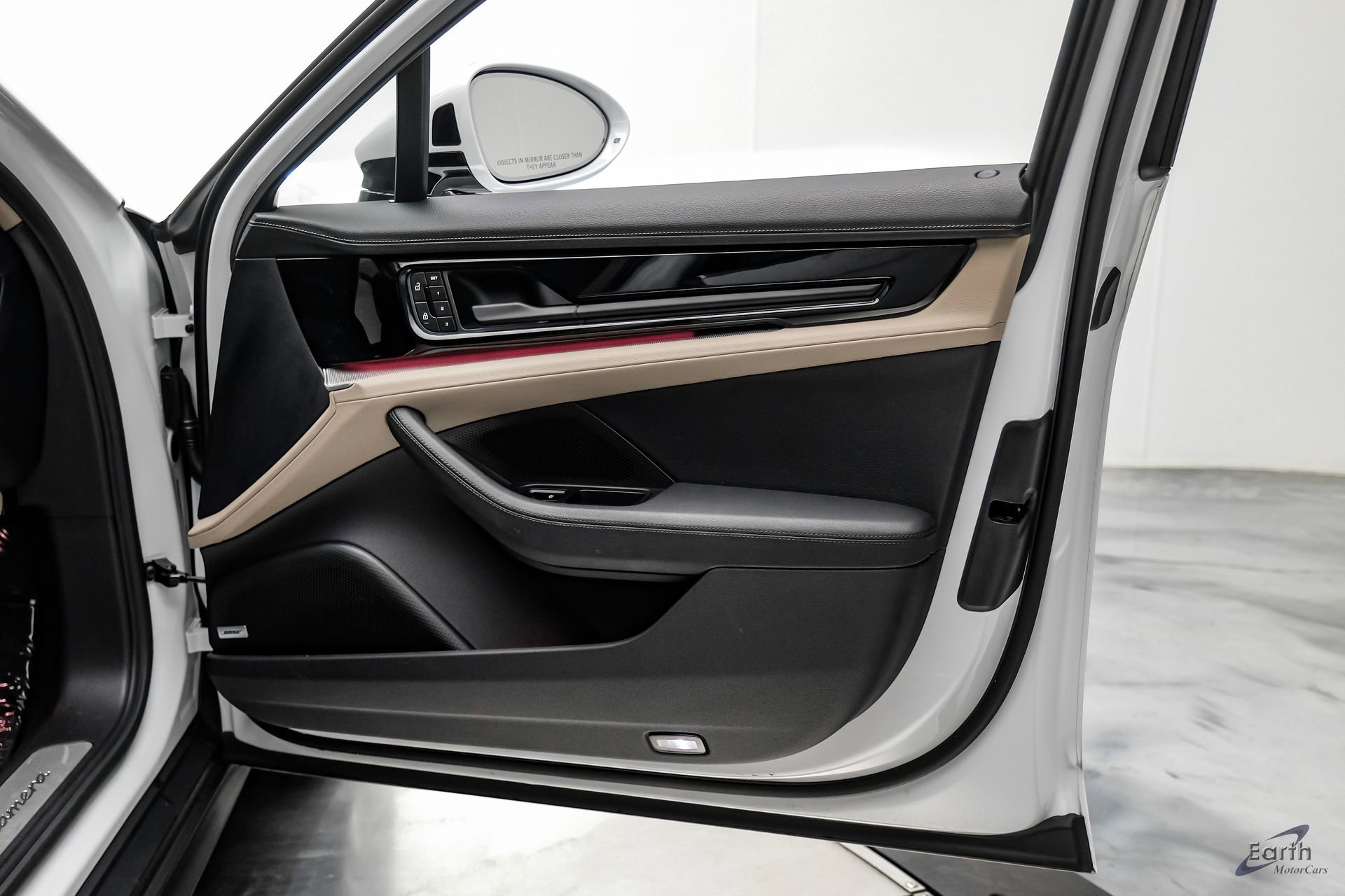 Used 2025 Porsche Panamera w/ Premium Package image 78