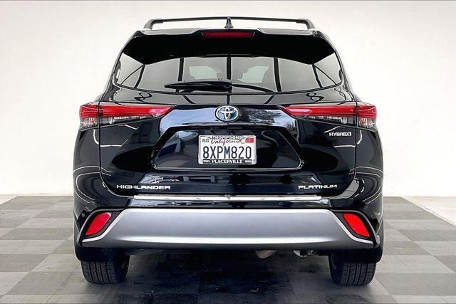 Used 2021 Toyota Highlander Platinum image 3