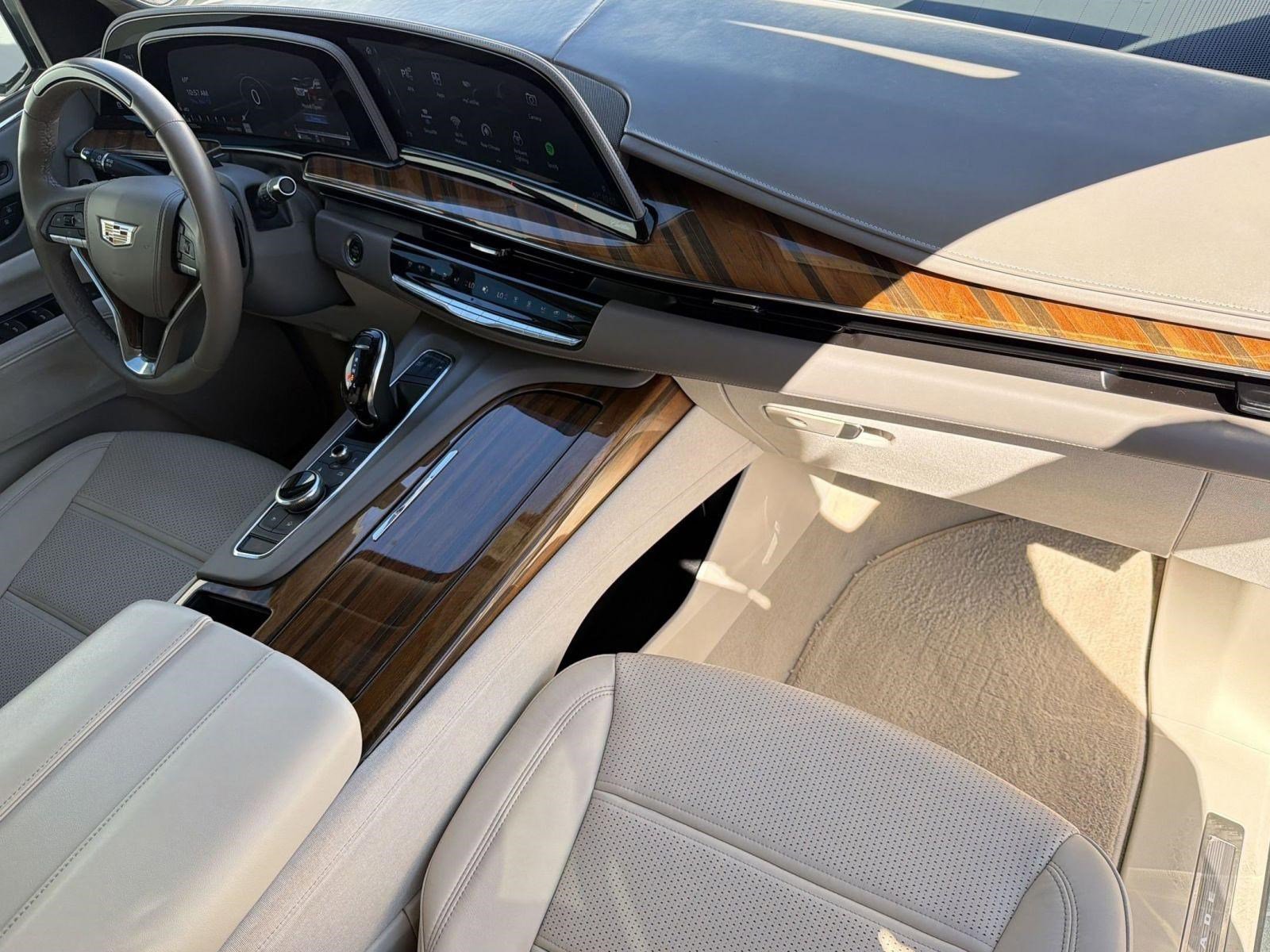 Certified 2024 Cadillac Escalade Premium Luxury Platinum w/ Heavy-Duty Trailer Package AWD/4WD image 30