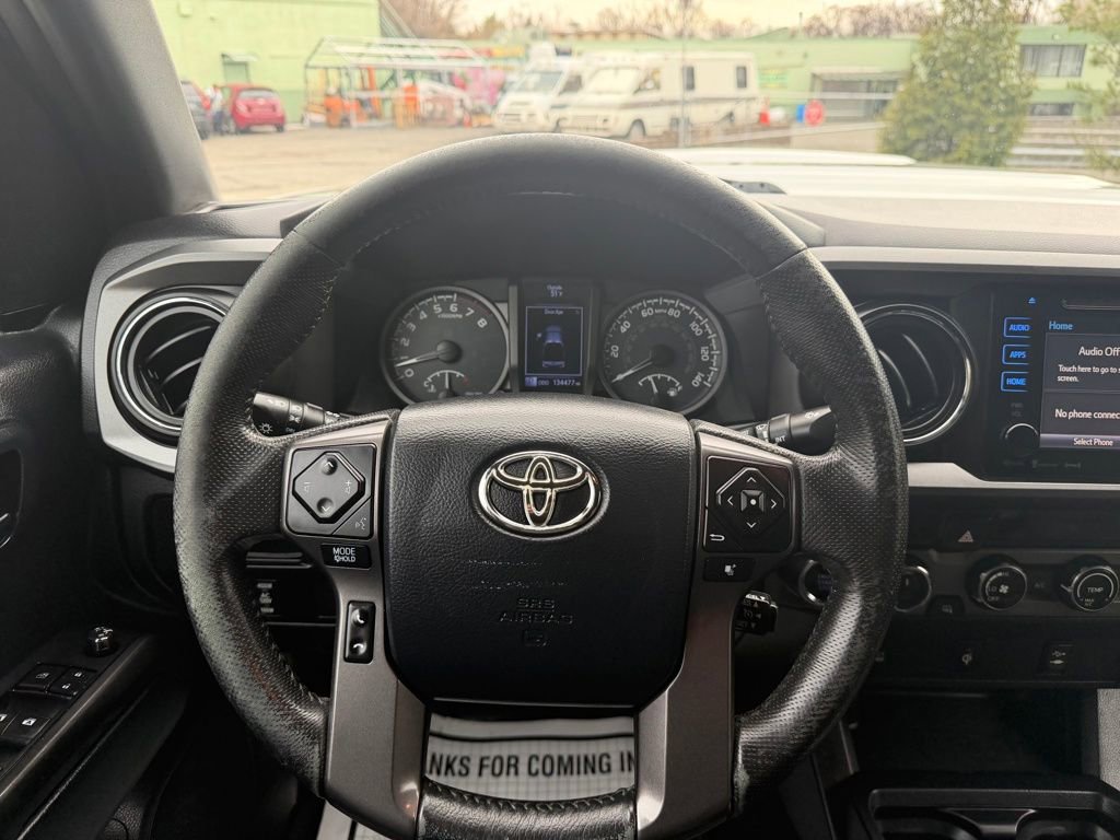 Used 2016 Toyota Tacoma TRD Sport w/ Exterior Package AWD/4WD image 17