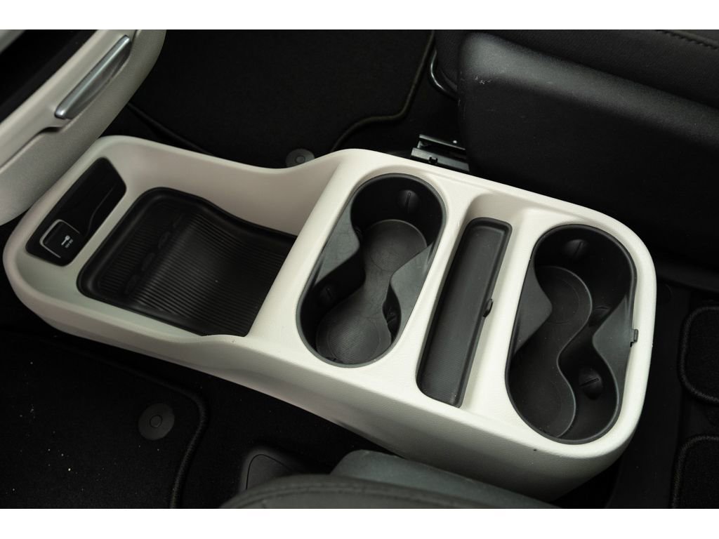 Used 2023 Chrysler Voyager LX image 26