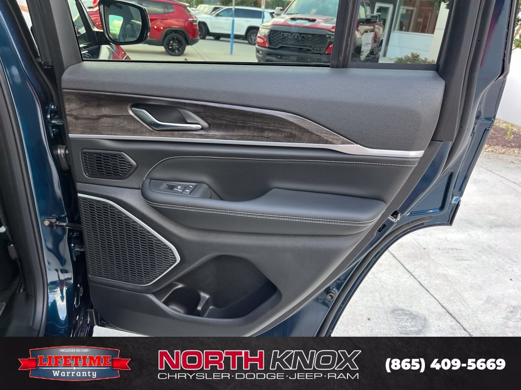 New 2027 Jeep Grand Cherokee Limited AWD/4WD image 26