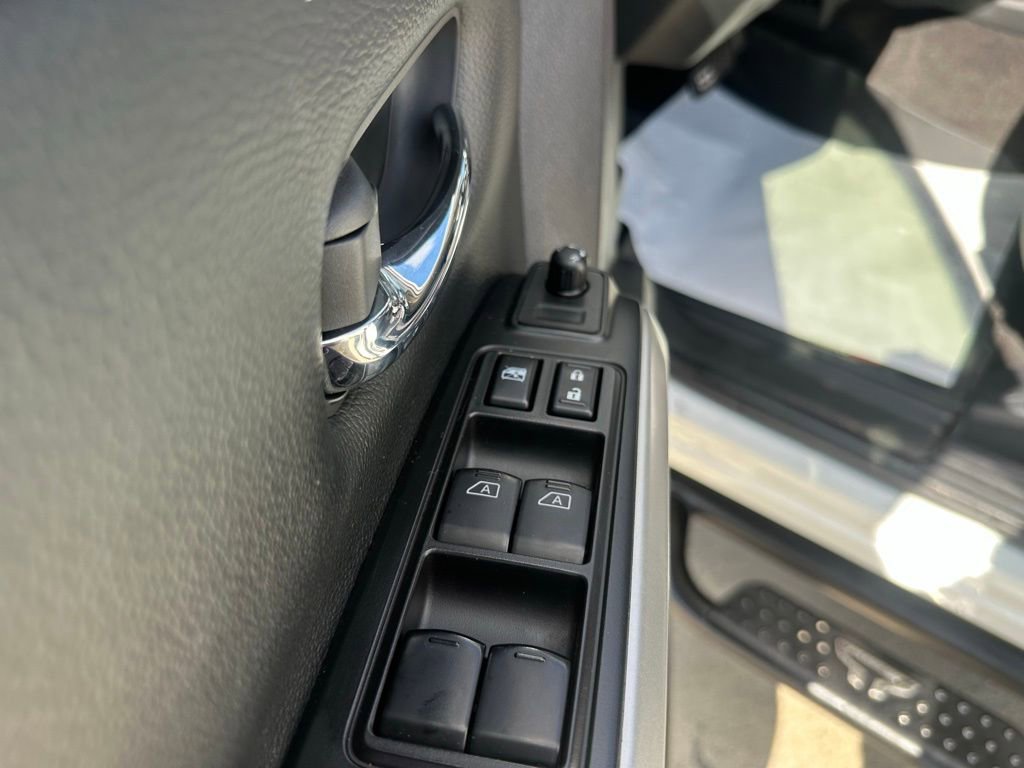 Used 2021 Nissan Titan SV w/ SV Convenience Package image 40