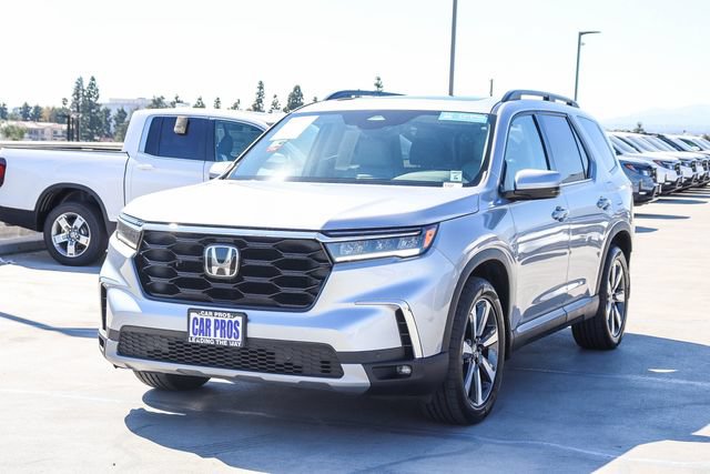 Used 2023 Honda Pilot Touring image 4