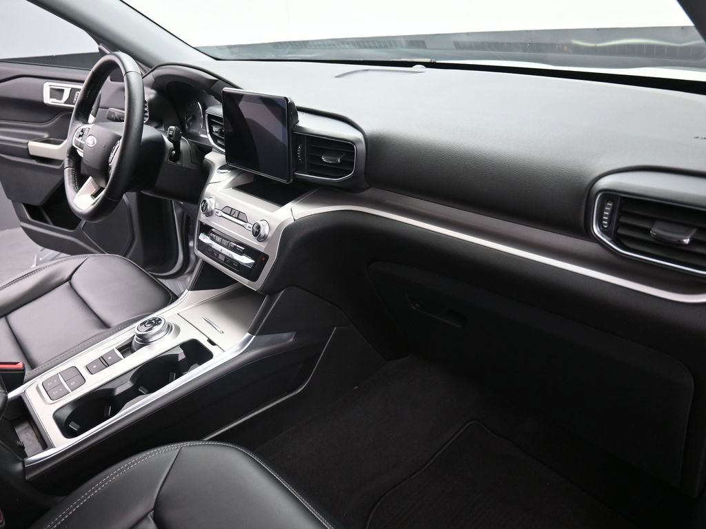 Used 2022 Ford Explorer XLT w/ Equipment Group 202A image 24