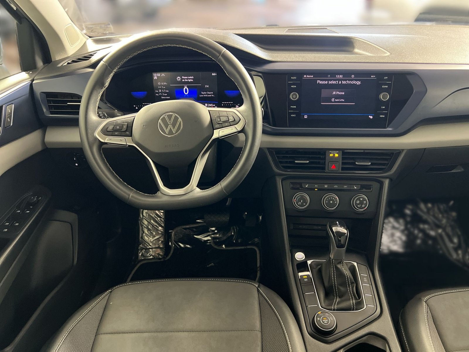 Used 2022 Volkswagen Taos SE w/ Driver Assistance Package AWD/4WD image 23