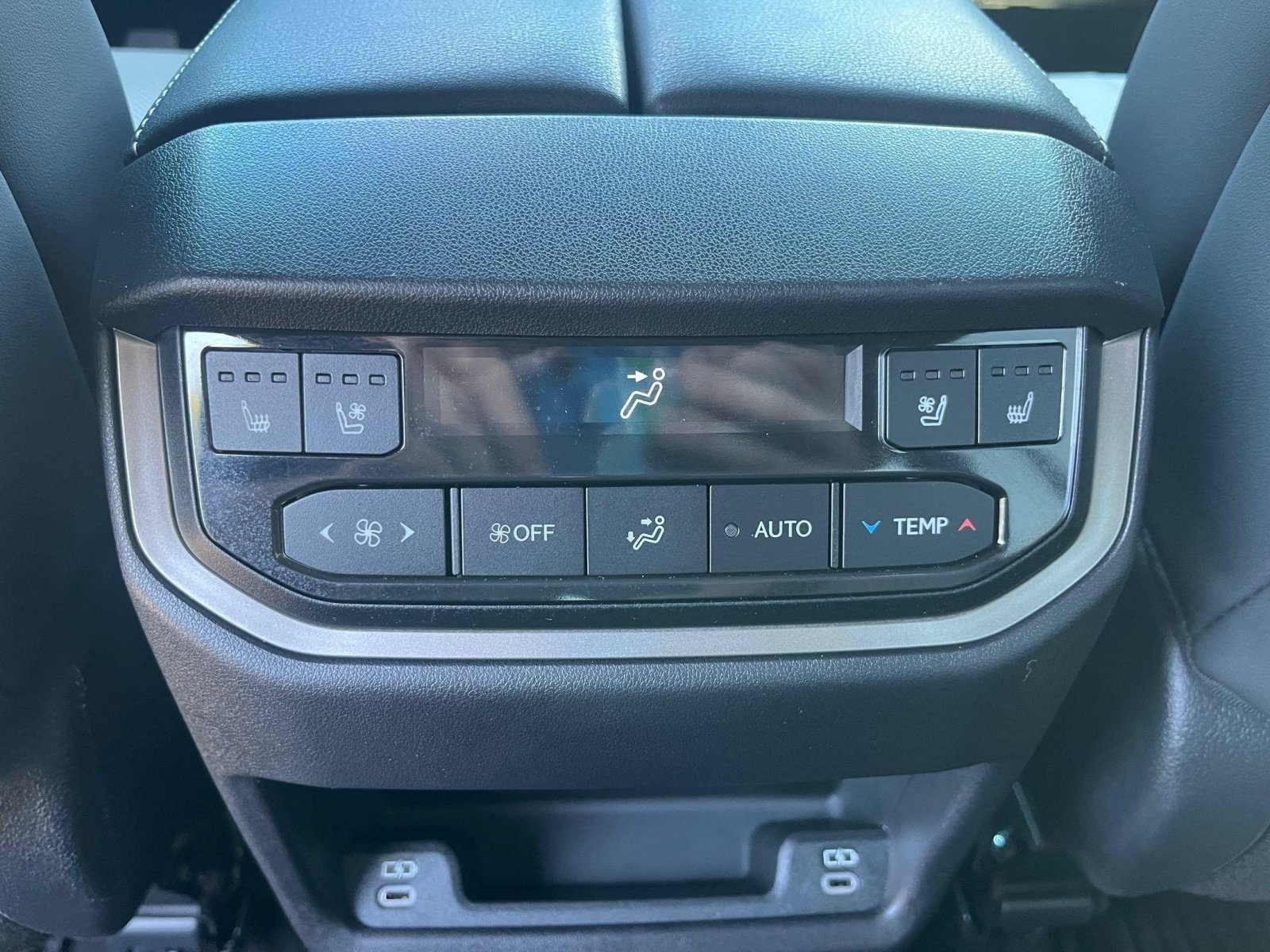 Used 2026 Lexus TX 500h AWD w/ Technology Package image 25