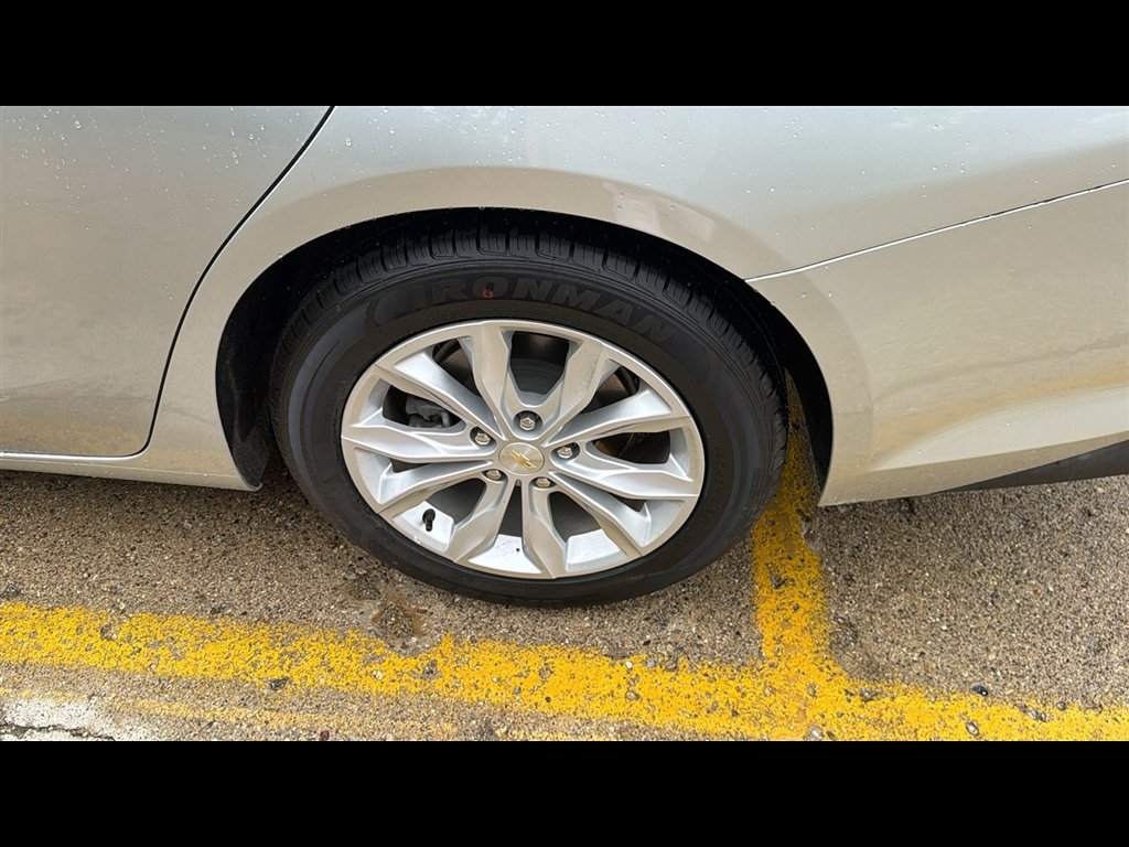 Used 2022 Chevrolet Malibu LT FWD image 24