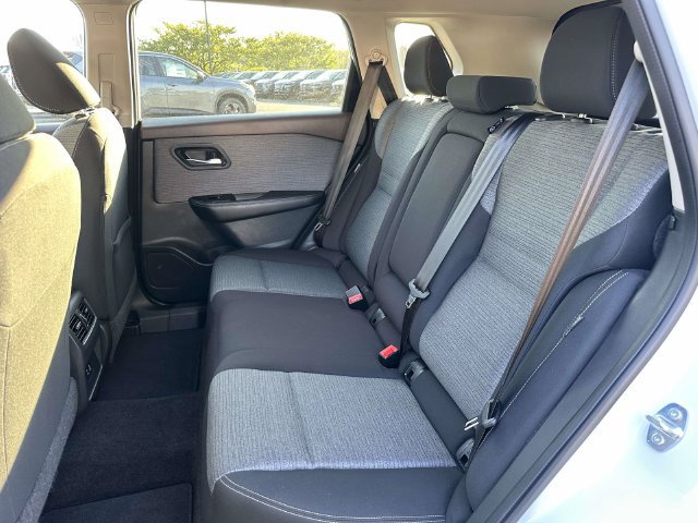 Used 2023 Nissan Rogue SV AWD/4WD image 17