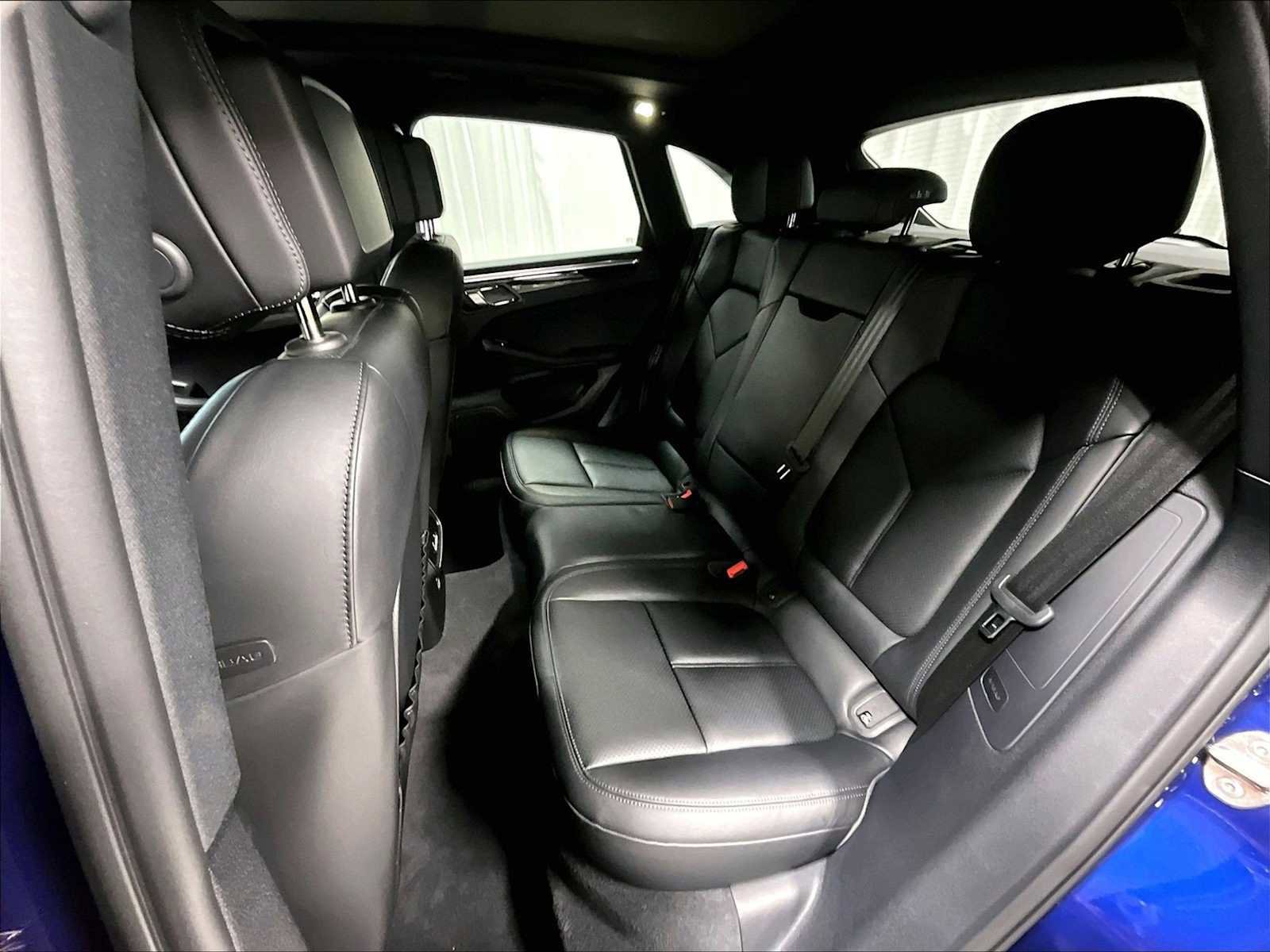 Used 2025 Porsche Macan image 31