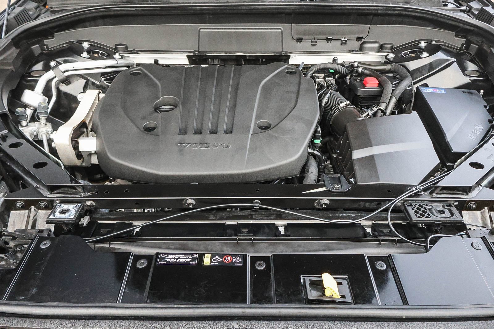 Used 2023 Volvo XC60 B5 Plus image 37