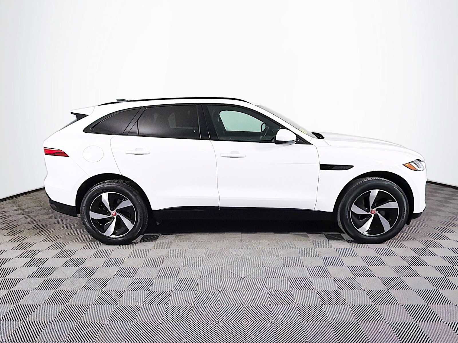 Used 2022 Jaguar F-PACE S image 4