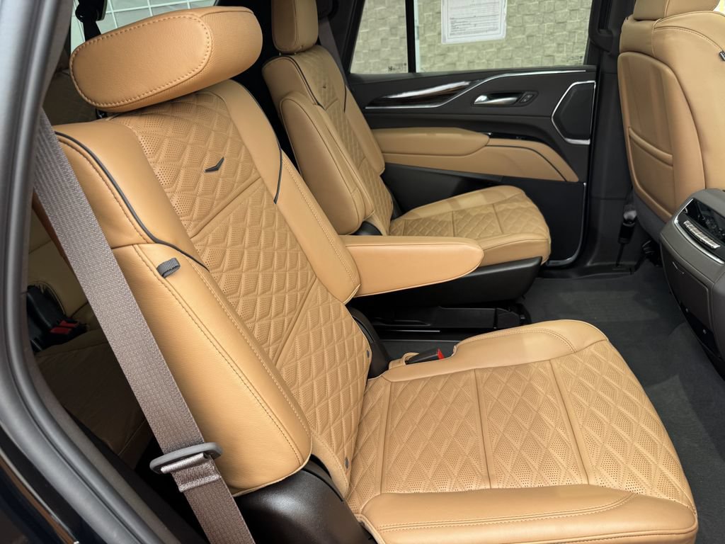 Used 2024 Cadillac Escalade Premium Luxury w/ LPO, Floor Liner Package AWD/4WD image 33