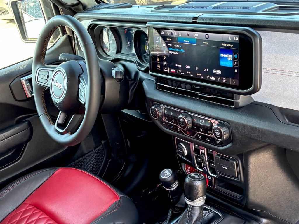 Used 2024 Jeep Wrangler Unlimited AWD/4WD image 24
