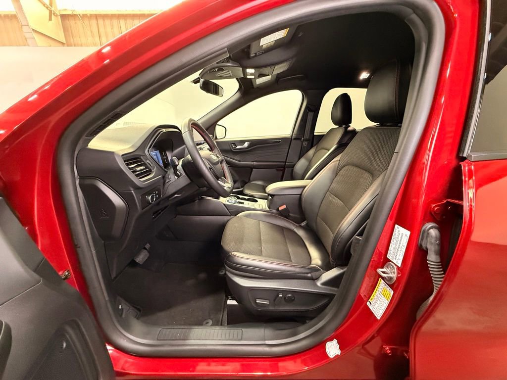 Certified 2025 Ford Escape ST-Line image 18