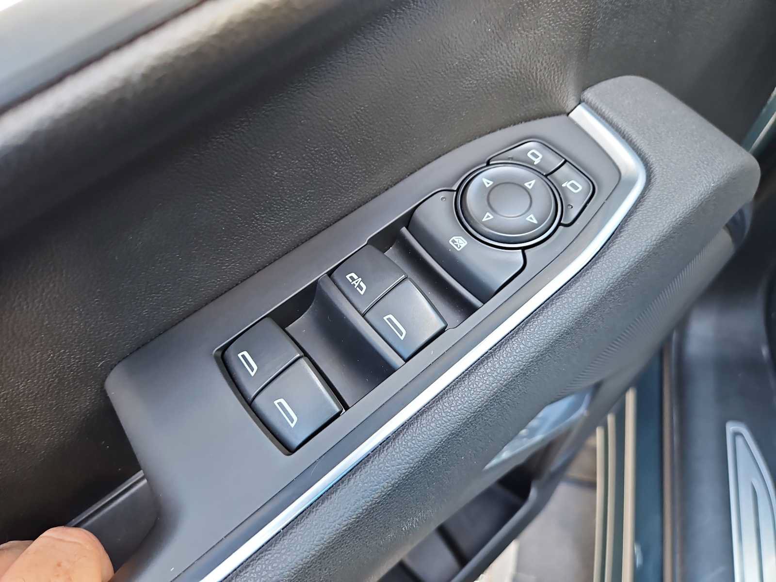Used 2025 Chevrolet Silverado 1500 LT AWD/4WD image 15