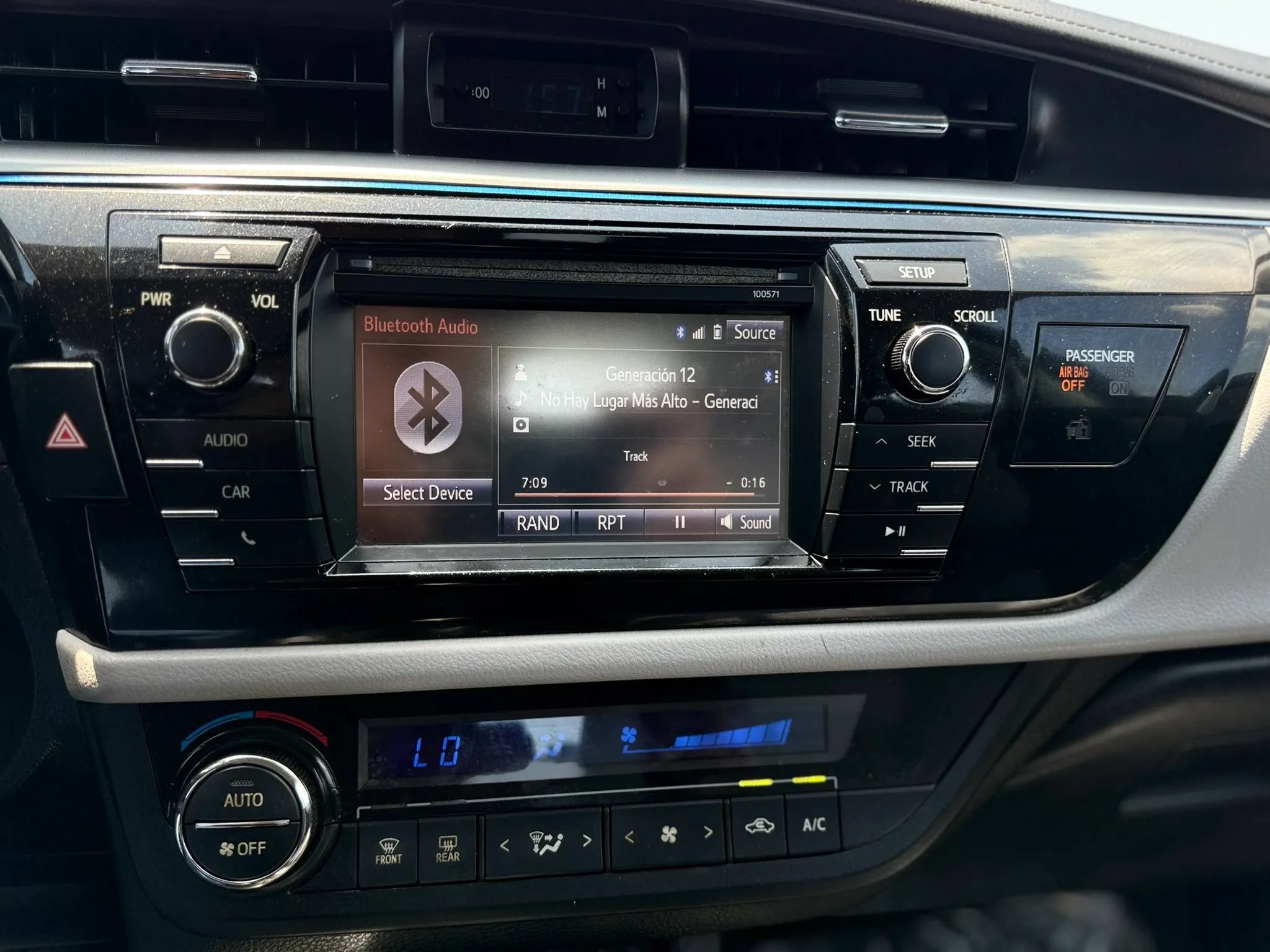 Used 2016 Toyota Corolla LE FWD image 16