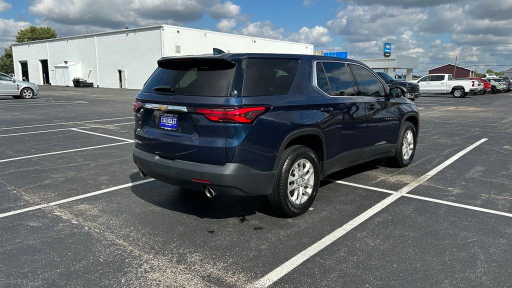 Used 2022 Chevrolet Traverse LS image 7