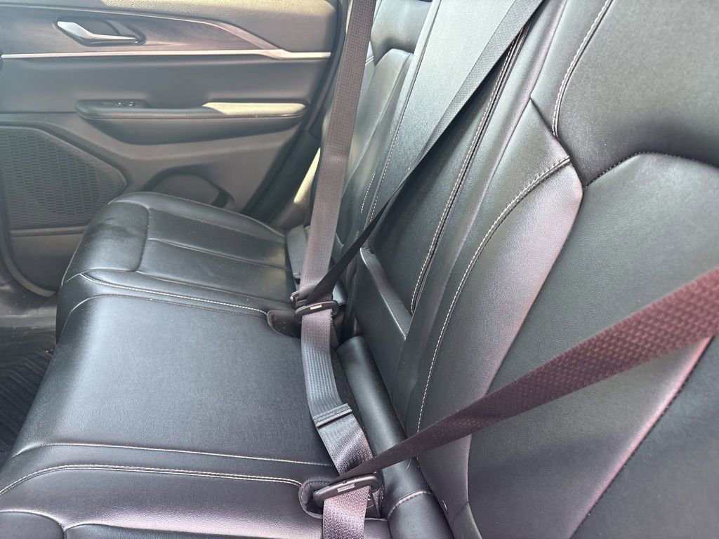 Used 2023 Jeep Grand Cherokee Limited w/ Black Appearance Package image 31