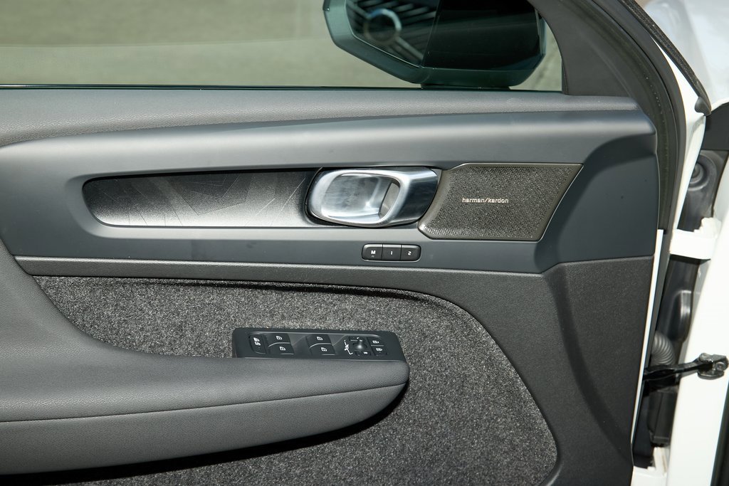 Certified 2023 Volvo XC40 Recharge Ultimate w/ Protection Package Premier image 11