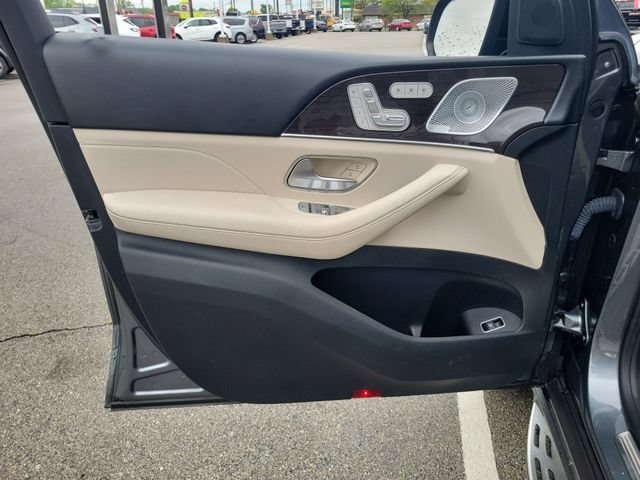 Used 2021 Mercedes-Benz GLS 580 4MATIC image 13