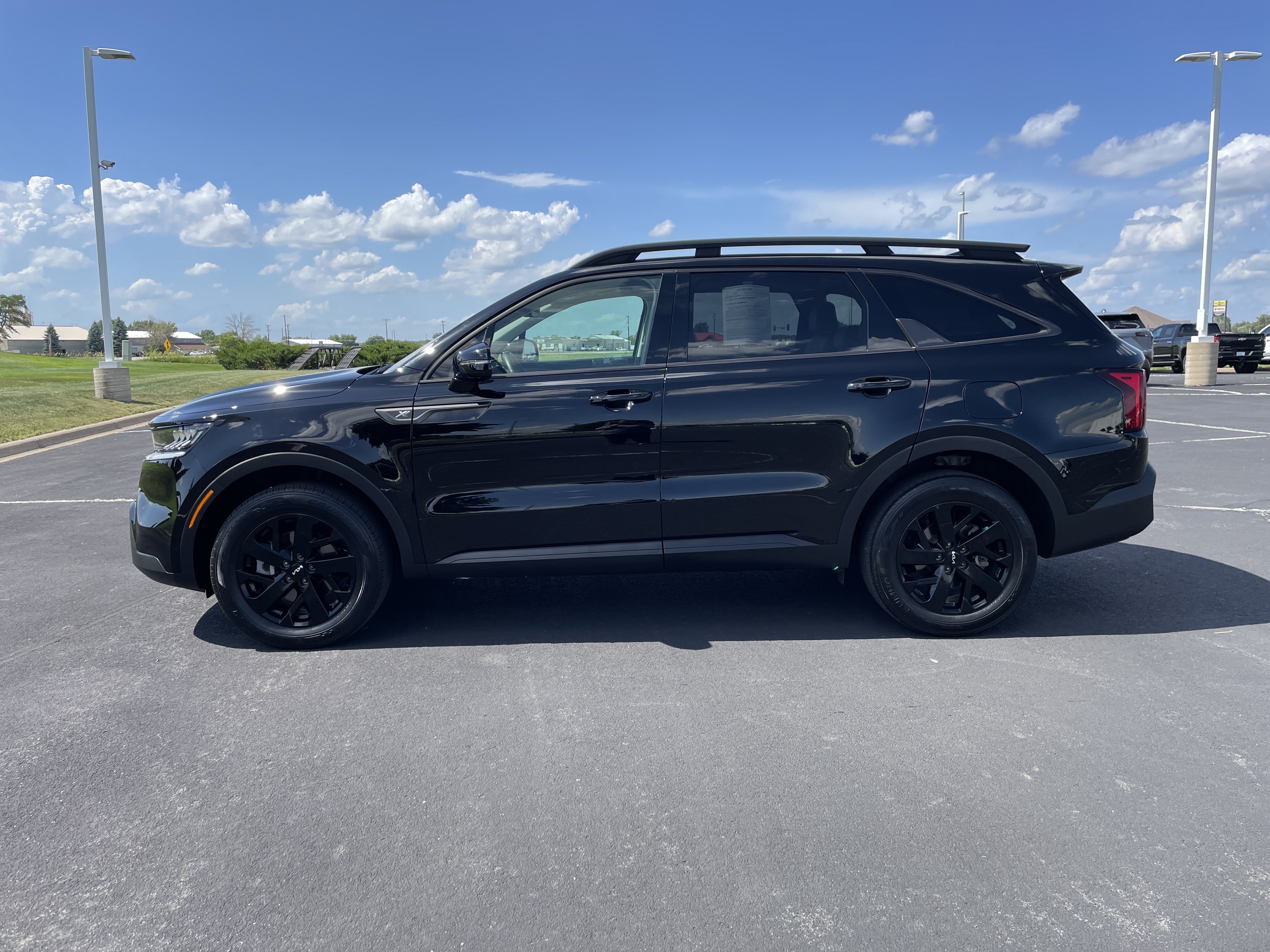 Used 2023 Kia Sorento S w/ Panoramic Sunroof Package AWD/4WD image 2