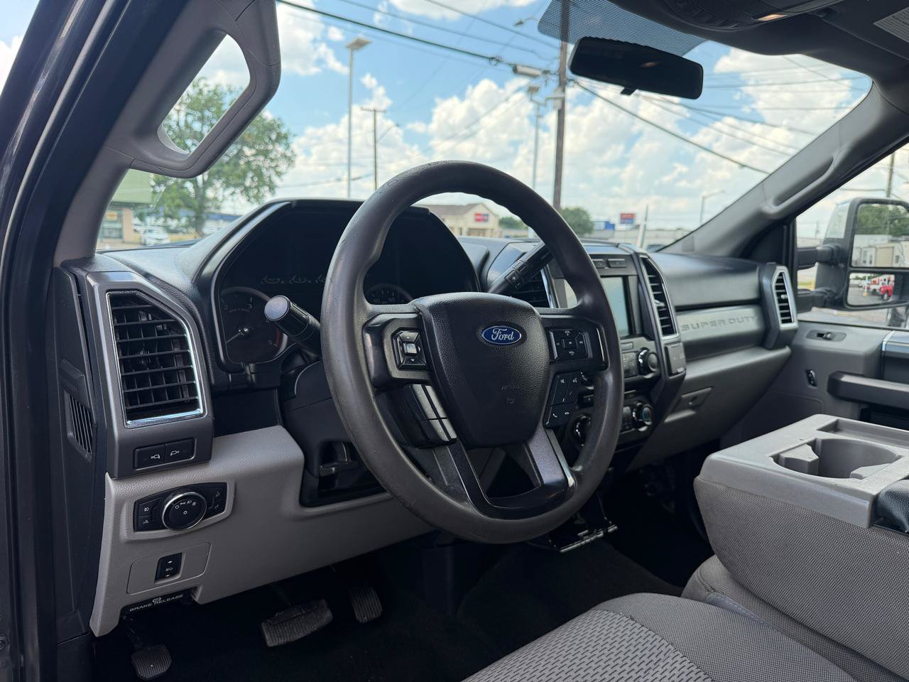 Used 2018 Ford F350 XLT w/ XLT Premium Package AWD/4WD image 9