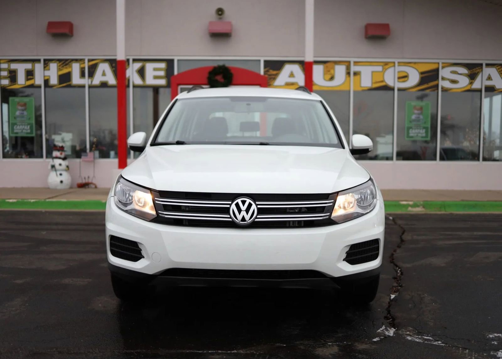 Used 2017 Volkswagen Tiguan S image 2