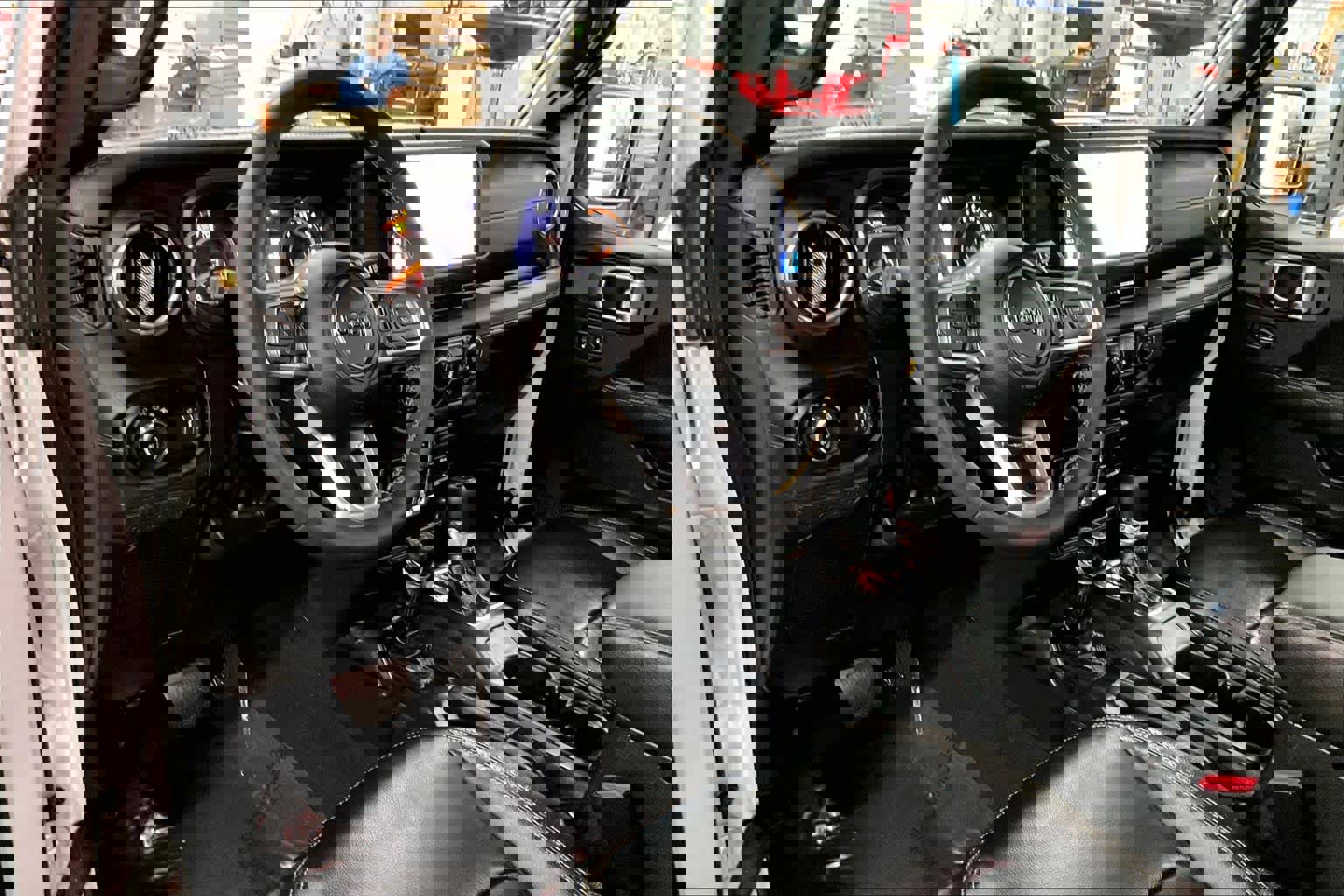 Used 2024 Jeep Wrangler Sahara w/ Safety Group image 18