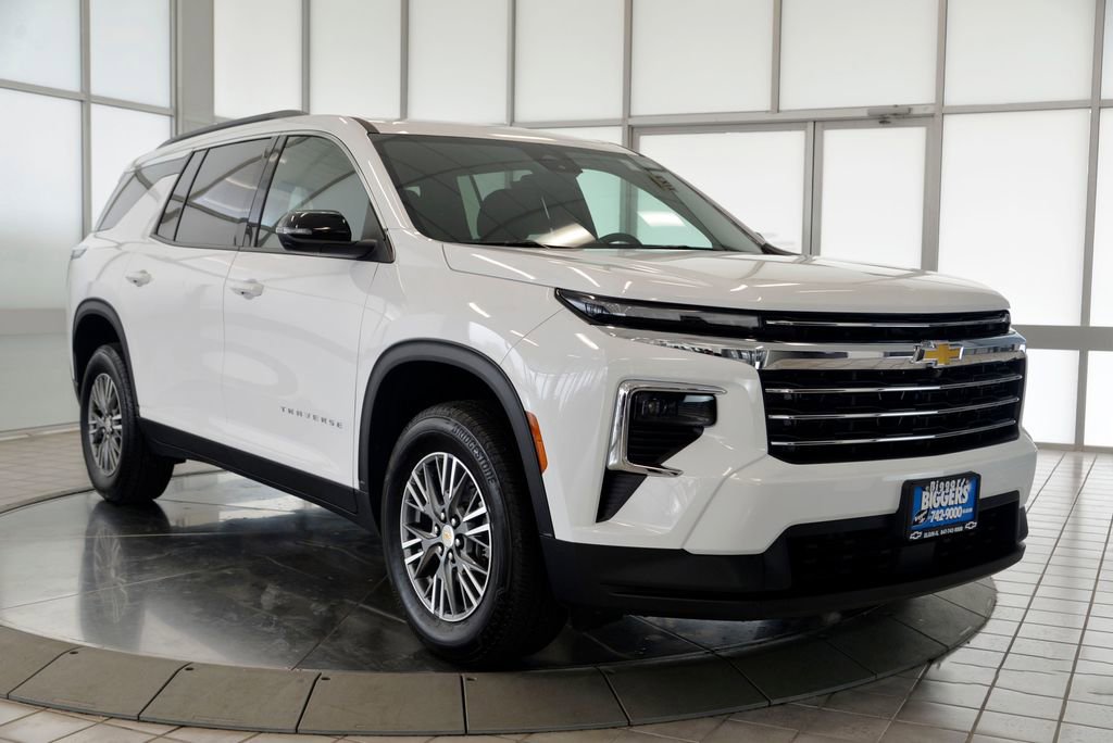 Used 2025 Chevrolet Traverse LT AWD/4WD image 2