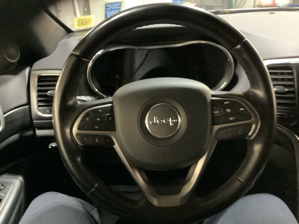 Used 2021 Jeep Grand Cherokee Laredo image 25