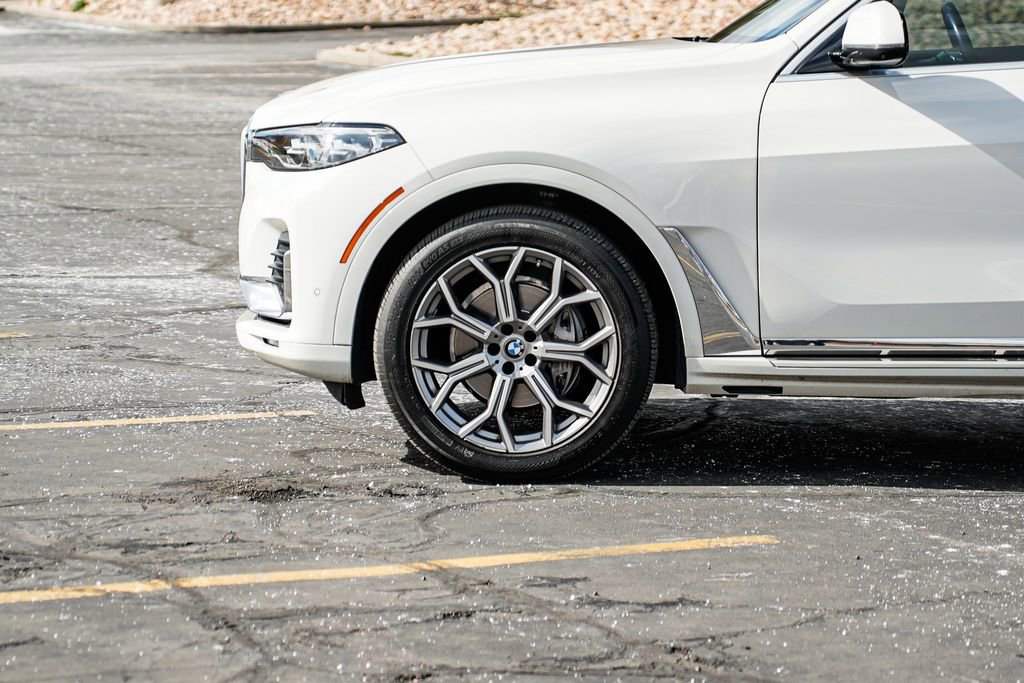 Used 2022 BMW X7 xDrive40i w/ Executive Package image 8