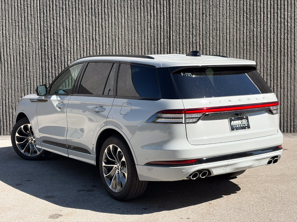 New 2027 Lincoln Aviator AWD image 5