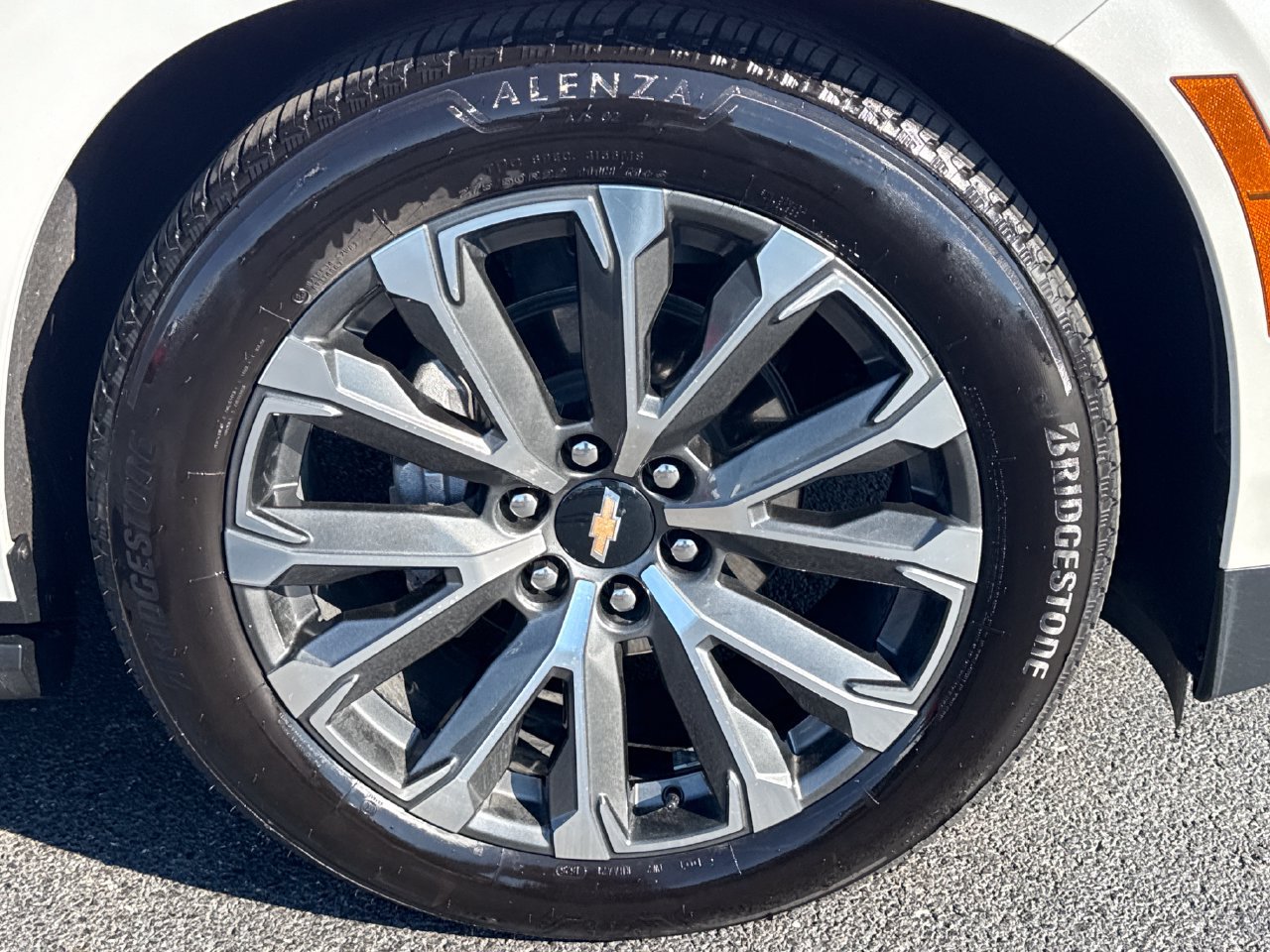 Used 2025 Chevrolet Suburban High Country AWD/4WD image 9